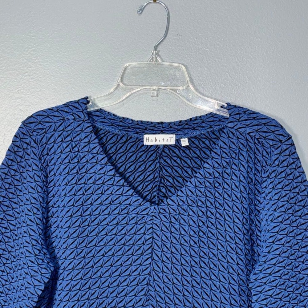 Habitat Top Women L Blue Rayon Blend V-Neck Smocked Textured Long Sleeve Chic - Picture 7 of 9
